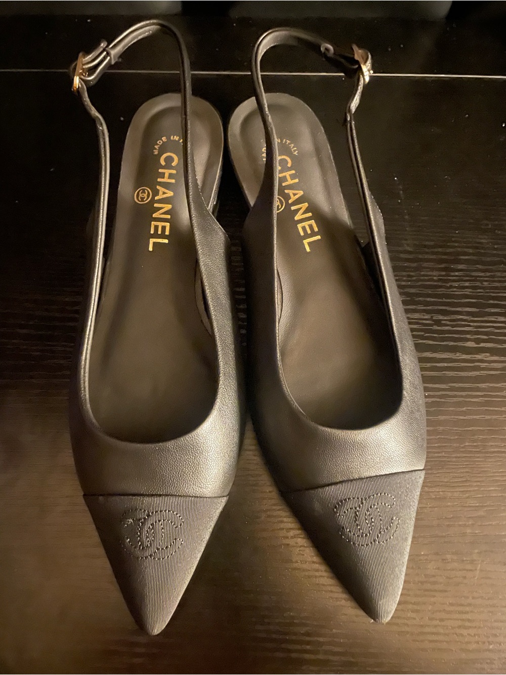 Chanel 24A Black
Logo Sling Slingback
Pointed Flat 42 US 9